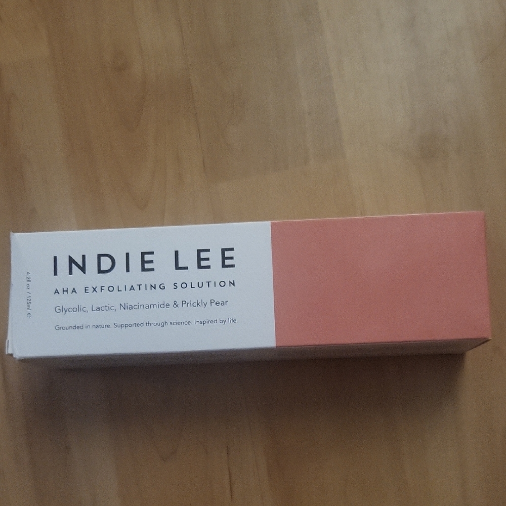 Indie Lee AHA Exfoliating Solution - Pink